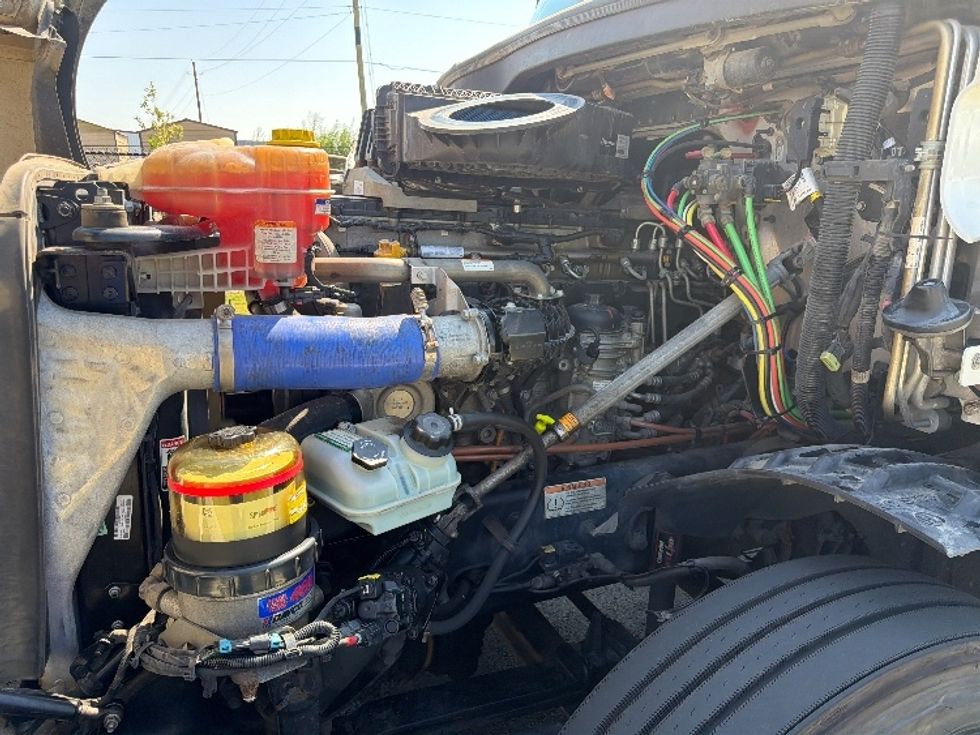 Sleeper Tractor-Heavy Duty Tractors-Freightliner-2021-T12664ST-Shreveport-LA-532,201\n\t\tmiles-$ 72,750 - Image 20
