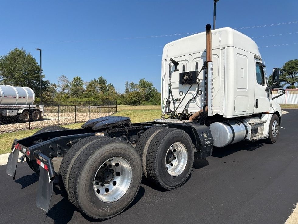 Sleeper Tractor-Heavy Duty Tractors-Freightliner-2021-T12664ST-Shreveport-LA-532,201\n\t\tmiles-$ 72,750 - Image 7