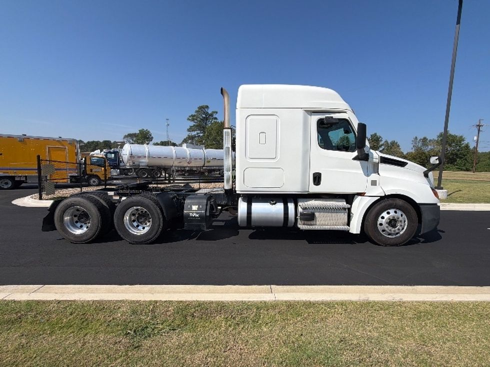 Sleeper Tractor-Heavy Duty Tractors-Freightliner-2021-T12664ST-Shreveport-LA-532,201\n\t\tmiles-$ 72,750 - Image 8
