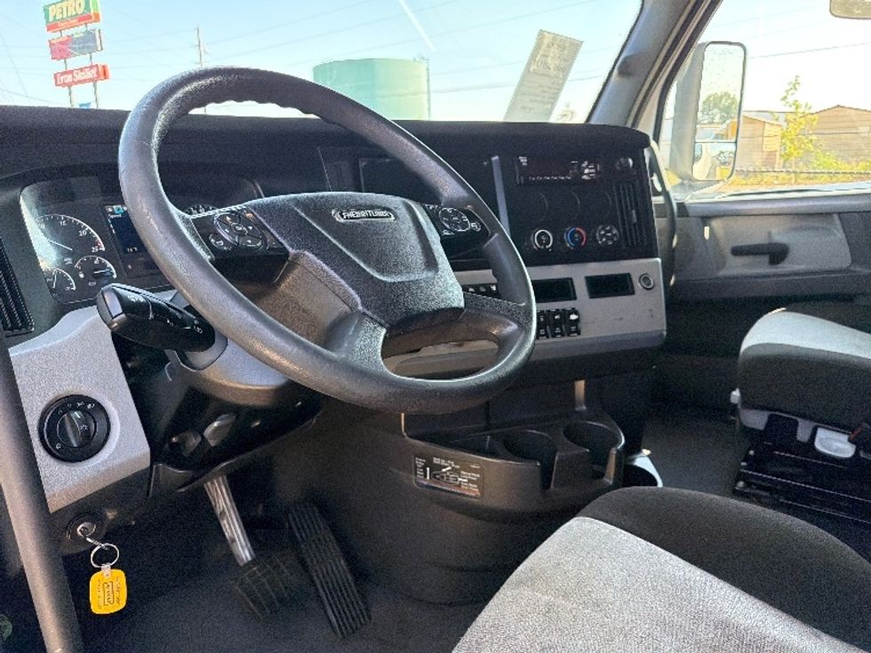Sleeper Tractor-Heavy Duty Tractors-Freightliner-2021-T12664ST-Shreveport-LA-532,201\n\t\tmiles-$ 72,750 - Image 9