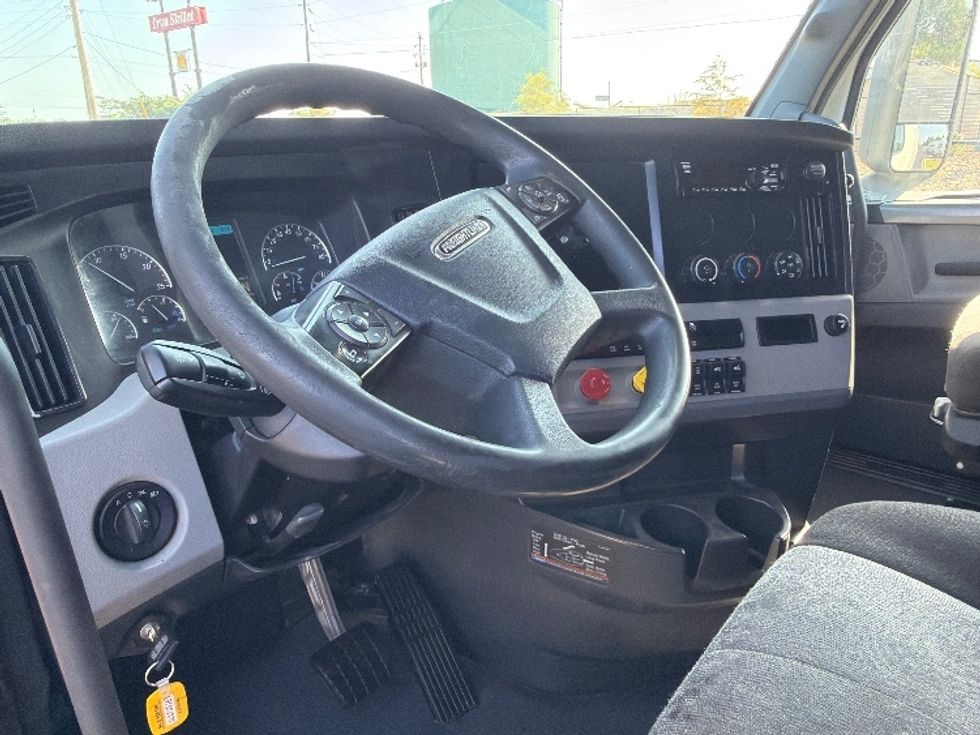 Sleeper Tractor-Heavy Duty Tractors-Freightliner-2021-T12664ST-Shreveport-LA-625,080\n\t\tmiles-$ 58,250 - Image 10