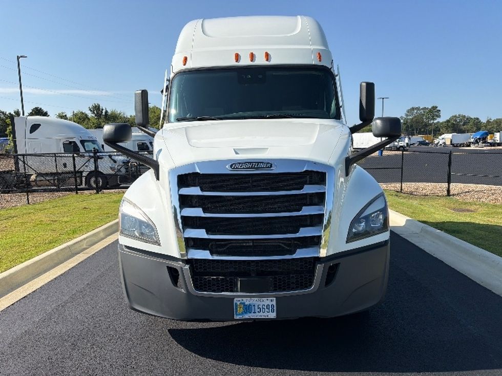 Sleeper Tractor-Heavy Duty Tractors-Freightliner-2021-T12664ST-Shreveport-LA-625,080\n\t\tmiles-$ 58,250 - Image 2