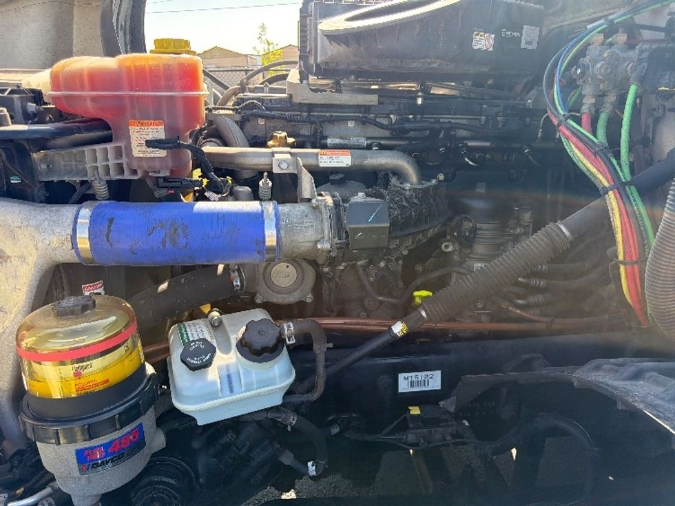 Sleeper Tractor-Heavy Duty Tractors-Freightliner-2021-T12664ST-Shreveport-LA-625,080\n\t\tmiles-$ 58,250 - Image 21