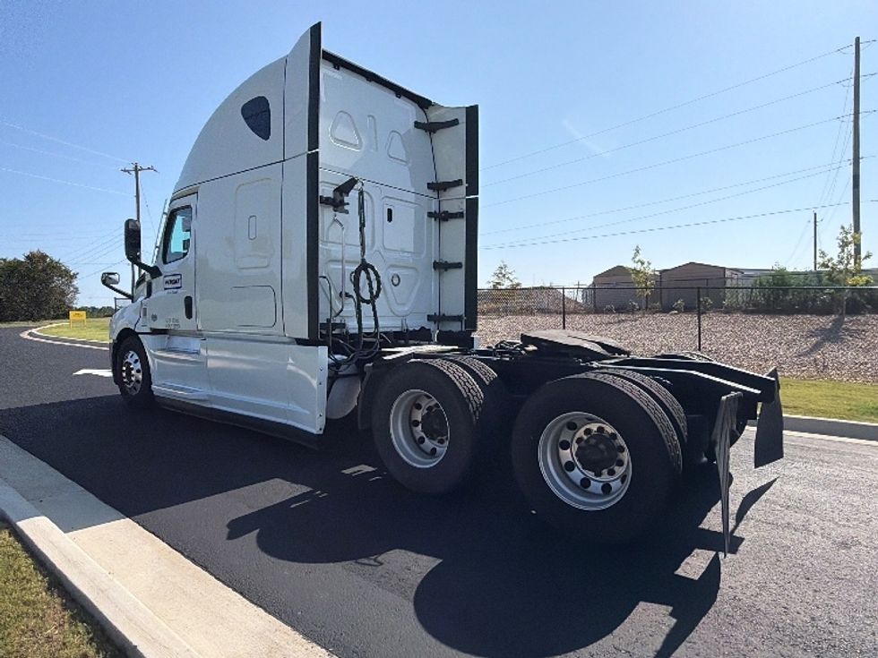 Sleeper Tractor-Heavy Duty Tractors-Freightliner-2021-T12664ST-Shreveport-LA-625,080\n\t\tmiles-$ 58,250 - Image 5