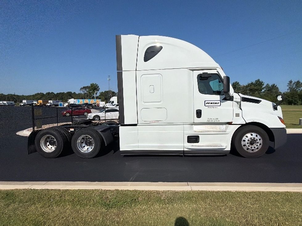 Sleeper Tractor-Heavy Duty Tractors-Freightliner-2021-T12664ST-Shreveport-LA-625,080\n\t\tmiles-$ 58,250 - Image 8