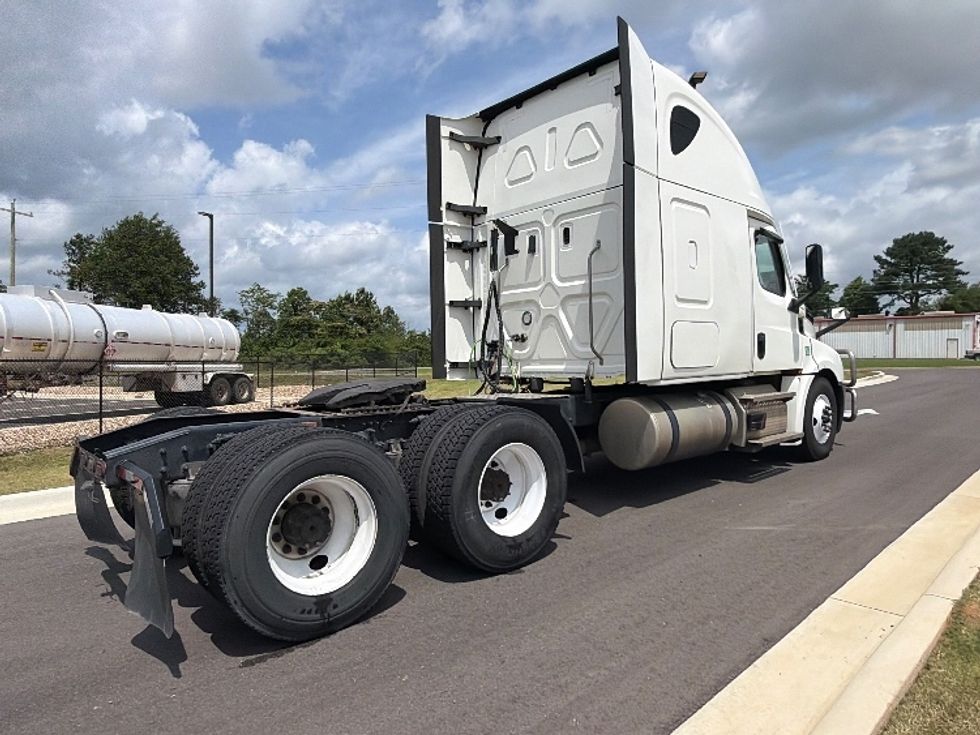Sleeper Tractor-Heavy Duty Tractors-Freightliner-2021-T12664ST-Shreveport-LA-697,843\n\t\tmiles-$ 48,000 - Image 7