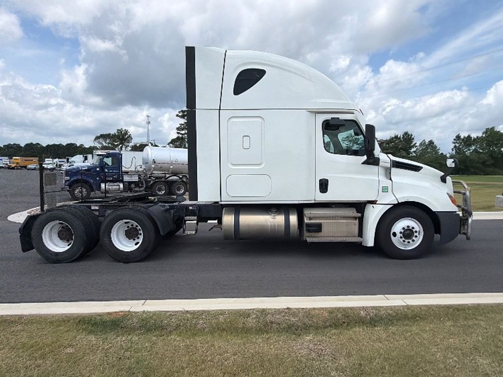 Sleeper Tractor-Heavy Duty Tractors-Freightliner-2021-T12664ST-Shreveport-LA-697,843\n\t\tmiles-$ 48,000 - Image 8