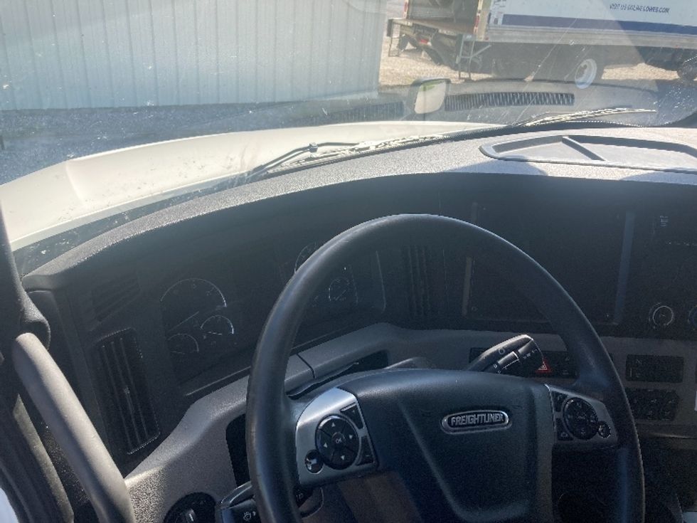 Sleeper Tractor-Heavy Duty Tractors-Freightliner-2021-T12664ST-Somerset-KY-581,975\n\t\tmiles-$ 55,000 - Image 11