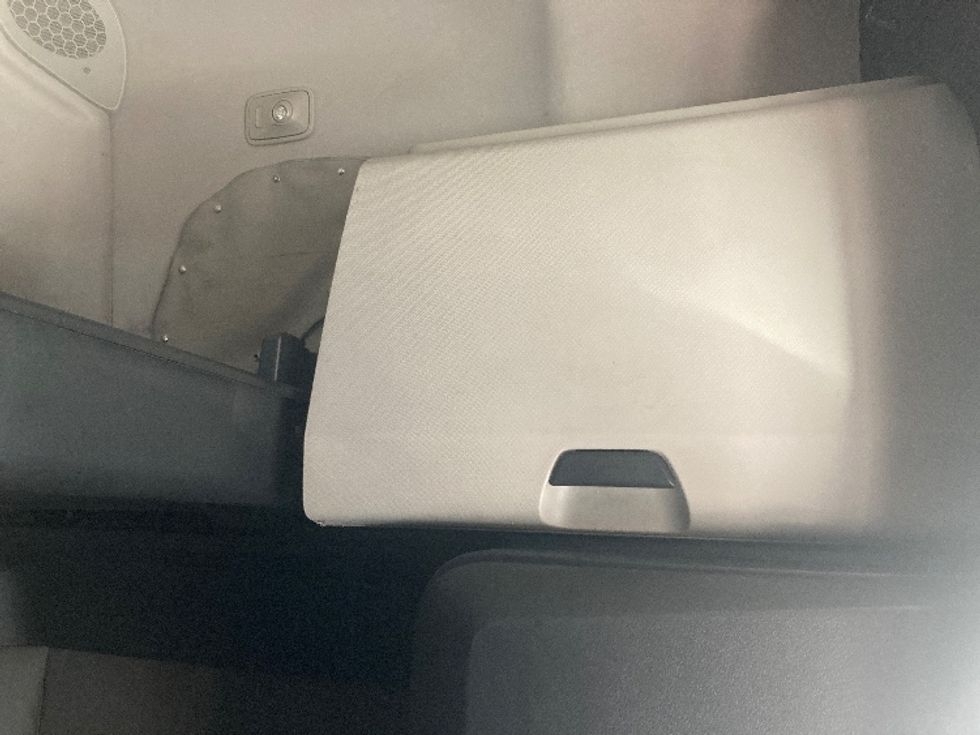 Sleeper Tractor-Heavy Duty Tractors-Freightliner-2021-T12664ST-Somerset-KY-581,975\n\t\tmiles-$ 55,000 - Image 18