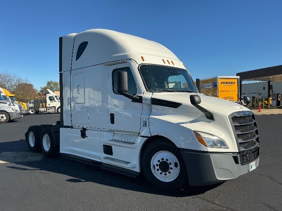 Sleeper Tractor-Heavy Duty Tractors-Freightliner-2021-T12664ST-South Bend-IN-480,952\n\t\tmiles-$ 64,500 - Image 1