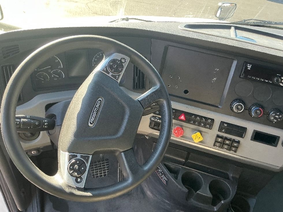 Sleeper Tractor-Heavy Duty Tractors-Freightliner-2021-T12664ST-South Bend-IN-480,952\n\t\tmiles-$ 64,500 - Image 11