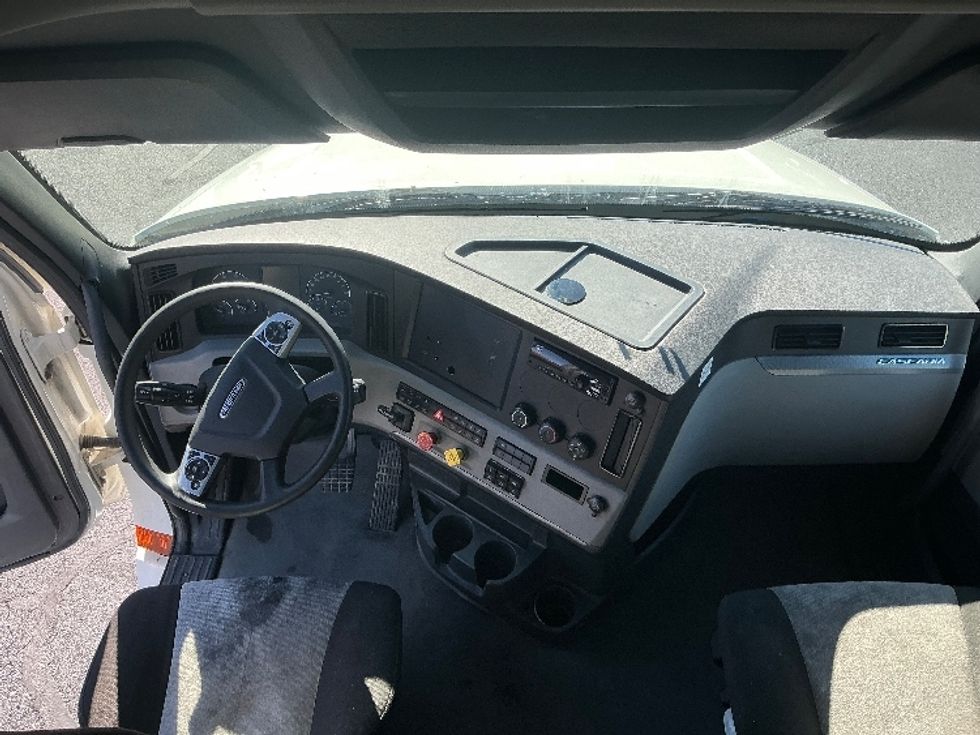 Sleeper Tractor-Heavy Duty Tractors-Freightliner-2021-T12664ST-South Bend-IN-480,952\n\t\tmiles-$ 64,500 - Image 12