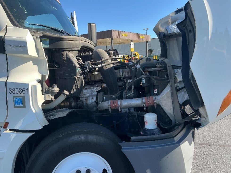 Sleeper Tractor-Heavy Duty Tractors-Freightliner-2021-T12664ST-South Bend-IN-480,952\n\t\tmiles-$ 64,500 - Image 17