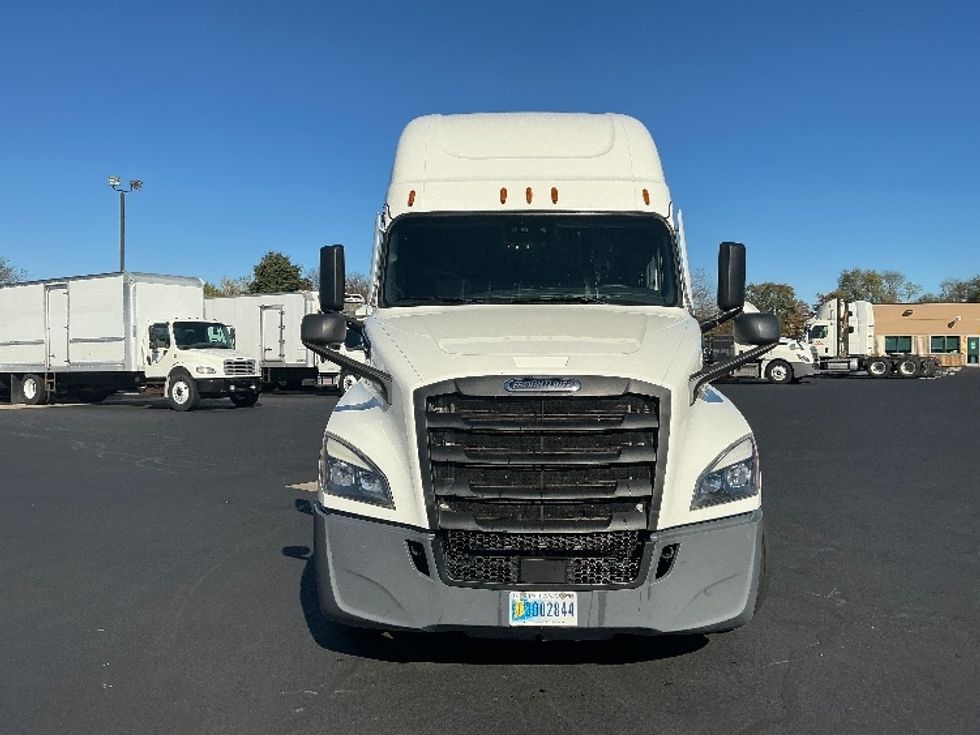 Sleeper Tractor-Heavy Duty Tractors-Freightliner-2021-T12664ST-South Bend-IN-480,952\n\t\tmiles-$ 64,500 - Image 2
