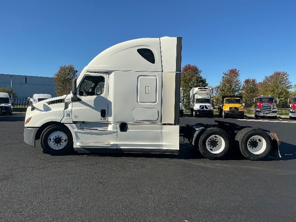 Sleeper Tractor-Heavy Duty Tractors-Freightliner-2021-T12664ST-South Bend-IN-480,952\n\t\tmiles-$ 64,500 - Image 4