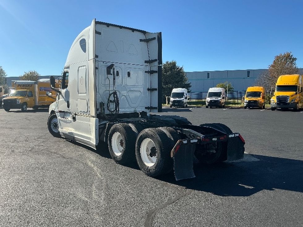 Sleeper Tractor-Heavy Duty Tractors-Freightliner-2021-T12664ST-South Bend-IN-480,952\n\t\tmiles-$ 64,500 - Image 5