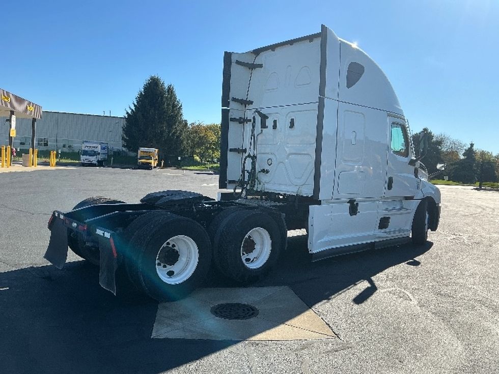 Sleeper Tractor-Heavy Duty Tractors-Freightliner-2021-T12664ST-South Bend-IN-480,952\n\t\tmiles-$ 64,500 - Image 7