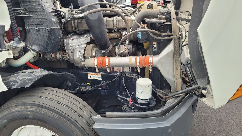 Sleeper Tractor-Heavy Duty Tractors-Freightliner-2021-T12664ST-South Plainfield-NJ-509,961\n\t\tmiles-$ 61,250 - Image 20