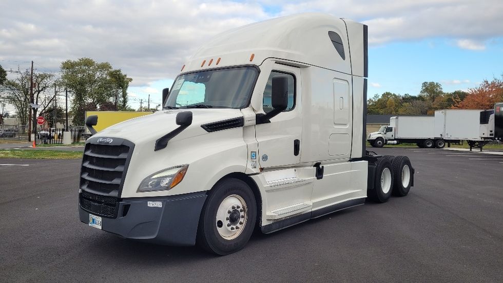 Sleeper Tractor-Heavy Duty Tractors-Freightliner-2021-T12664ST-South Plainfield-NJ-509,961\n\t\tmiles-$ 61,250 - Image 3