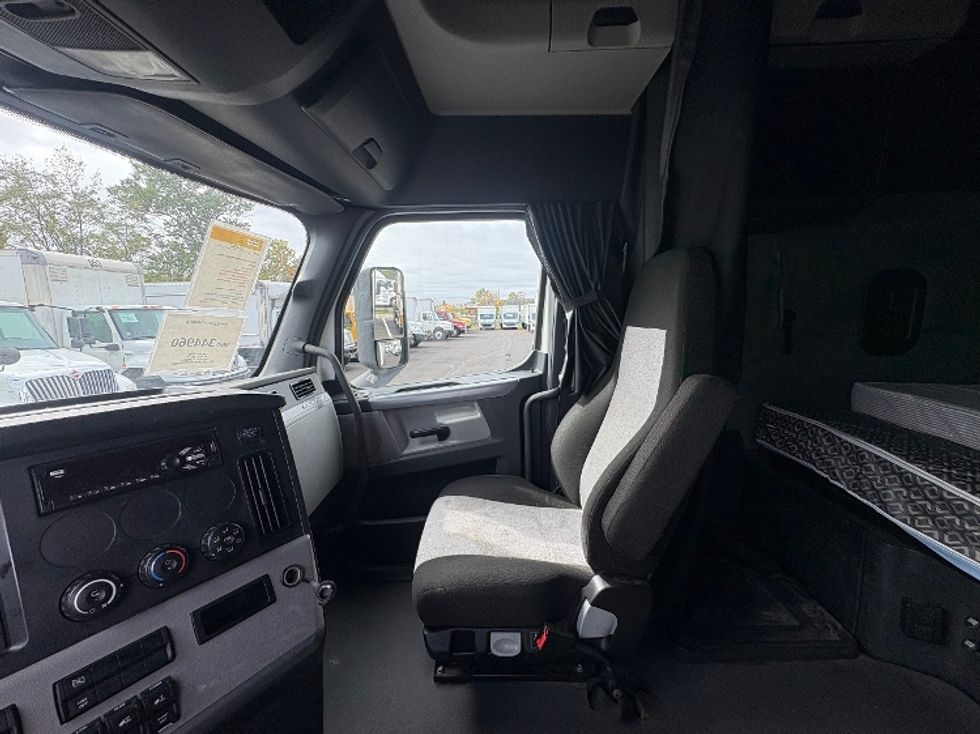 Sleeper Tractor-Heavy Duty Tractors-Freightliner-2021-T12664ST-South Plainfield-NJ-578,792\n\t\tmiles-$ 52,000 - Image 10