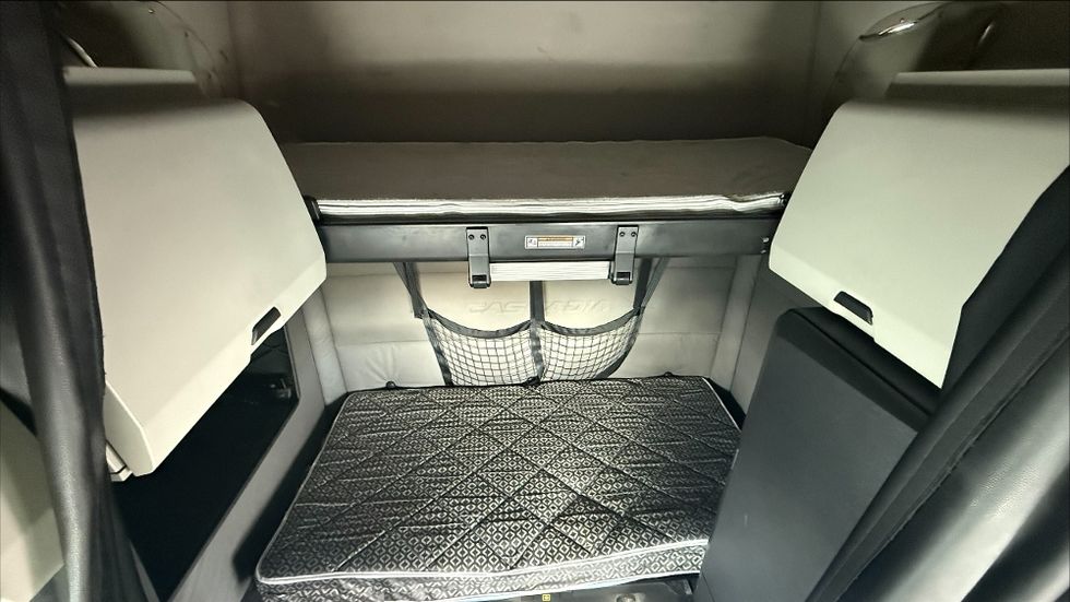 Sleeper Tractor-Heavy Duty Tractors-Freightliner-2021-T12664ST-South Plainfield-NJ-578,792\n\t\tmiles-$ 52,000 - Image 12