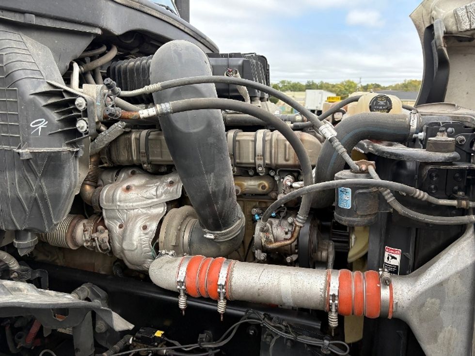 Sleeper Tractor-Heavy Duty Tractors-Freightliner-2021-T12664ST-South Plainfield-NJ-578,792\n\t\tmiles-$ 52,000 - Image 16