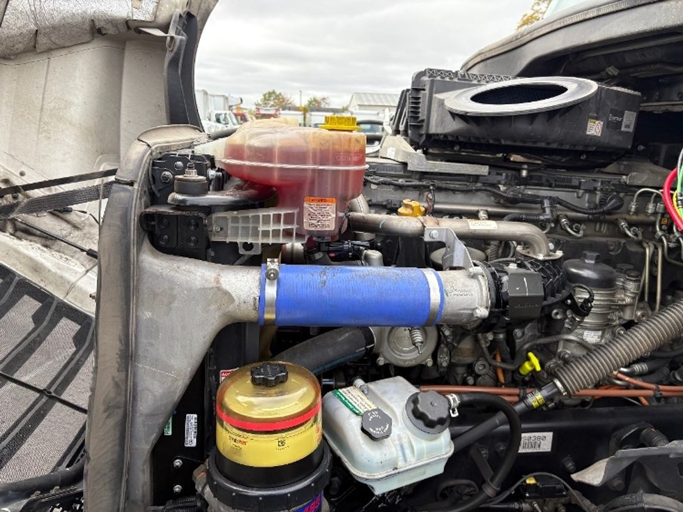 Sleeper Tractor-Heavy Duty Tractors-Freightliner-2021-T12664ST-South Plainfield-NJ-578,792\n\t\tmiles-$ 52,000 - Image 17