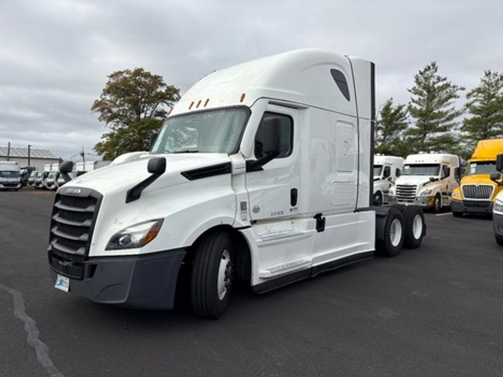 Sleeper Tractor-Heavy Duty Tractors-Freightliner-2021-T12664ST-South Plainfield-NJ-578,792\n\t\tmiles-$ 52,000 - Image 5