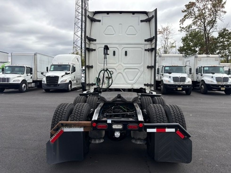 Sleeper Tractor-Heavy Duty Tractors-Freightliner-2021-T12664ST-South Plainfield-NJ-578,792\n\t\tmiles-$ 52,000 - Image 7