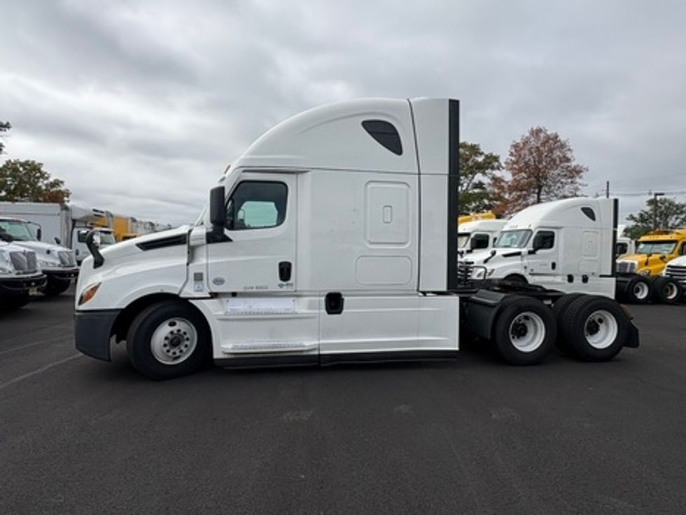 Sleeper Tractor-Heavy Duty Tractors-Freightliner-2021-T12664ST-South Plainfield-NJ-578,792\n\t\tmiles-$ 52,000 - Image 8