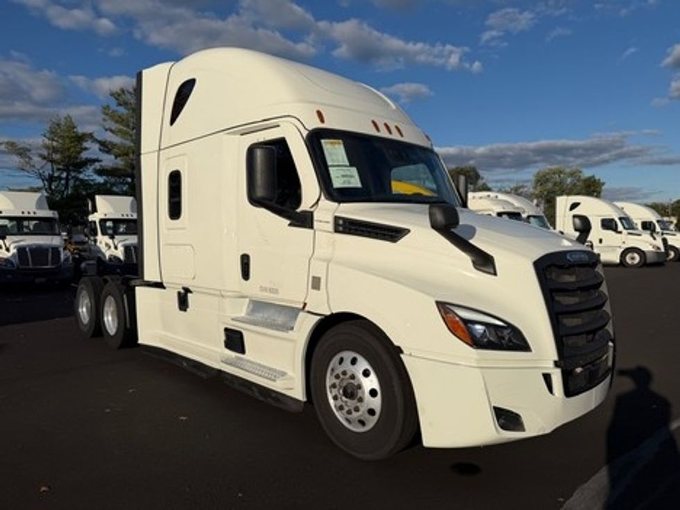 Sleeper Tractor-Heavy Duty Tractors-Freightliner-2021-T12664ST-South Plainfield-NJ-586,671\n\t\tmiles-$ 61,500 - Image 10