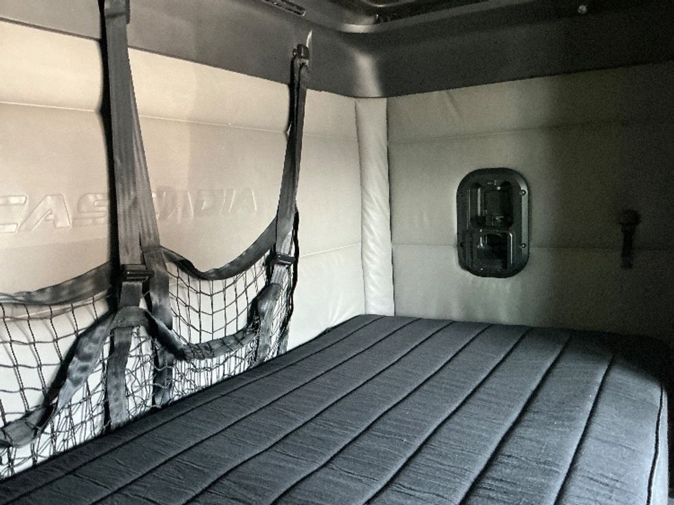 Sleeper Tractor-Heavy Duty Tractors-Freightliner-2021-T12664ST-South Plainfield-NJ-586,671\n\t\tmiles-$ 61,500 - Image 18