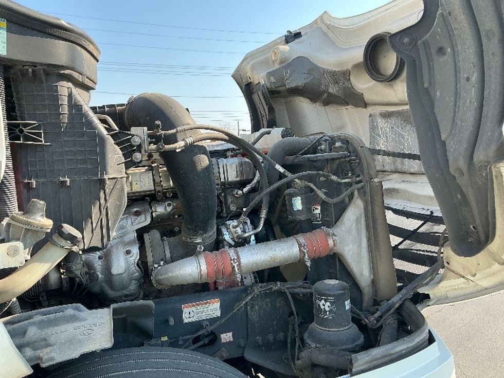 Sleeper Tractor-Heavy Duty Tractors-Freightliner-2021-T12664ST-South Plainfield-NJ-586,671\n\t\tmiles-$ 61,500 - Image 20