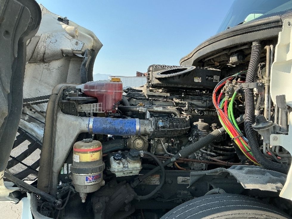 Sleeper Tractor-Heavy Duty Tractors-Freightliner-2021-T12664ST-South Plainfield-NJ-586,671\n\t\tmiles-$ 61,500 - Image 21