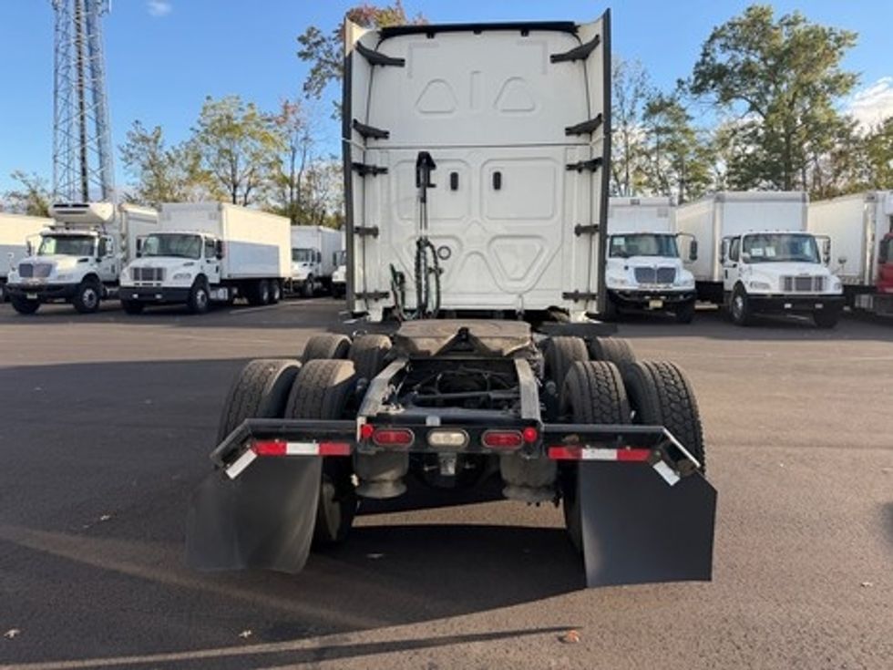 Sleeper Tractor-Heavy Duty Tractors-Freightliner-2021-T12664ST-South Plainfield-NJ-586,671\n\t\tmiles-$ 61,500 - Image 5