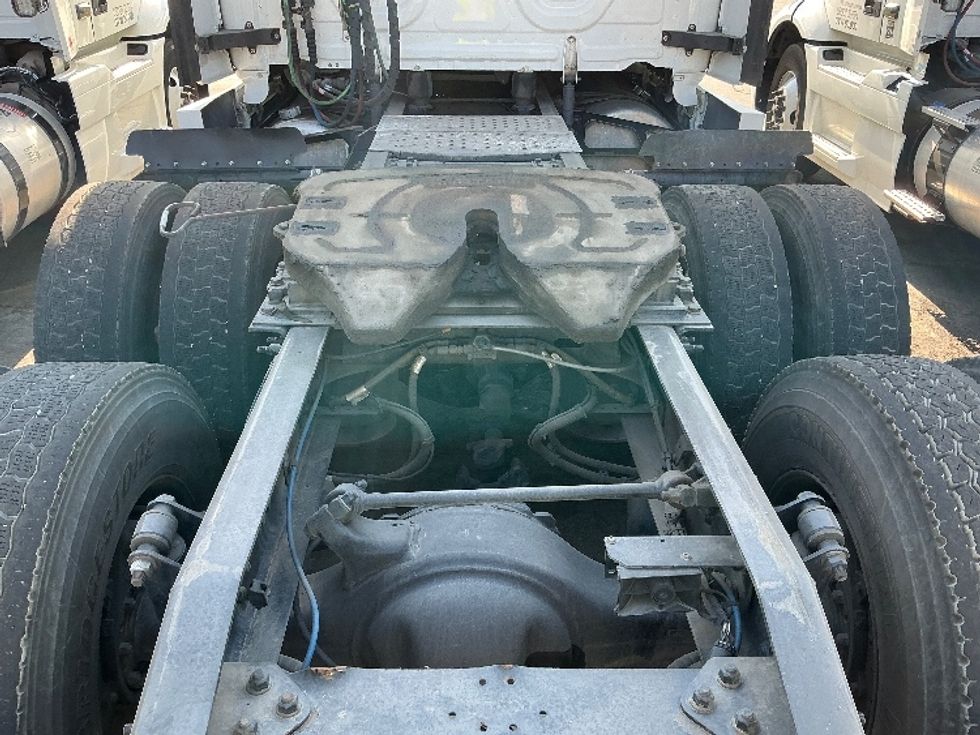 Sleeper Tractor-Heavy Duty Tractors-Freightliner-2021-T12664ST-South Plainfield-NJ-586,671\n\t\tmiles-$ 61,500 - Image 6