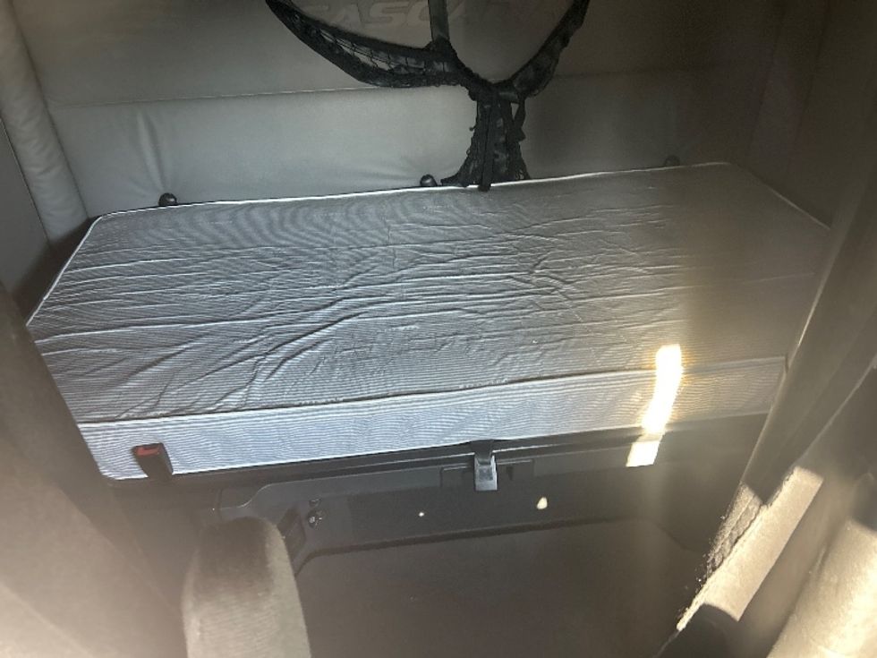 Sleeper Tractor-Heavy Duty Tractors-Freightliner-2021-T12664ST-Sparks-NV-515,549\n\t\tmiles-$ 70,500 - Image 16