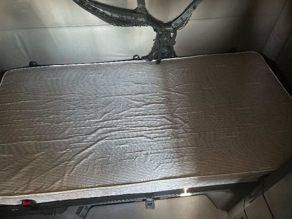 Sleeper Tractor-Heavy Duty Tractors-Freightliner-2021-T12664ST-Sparks-NV-515,549\n\t\tmiles-$ 70,500 - Image 17