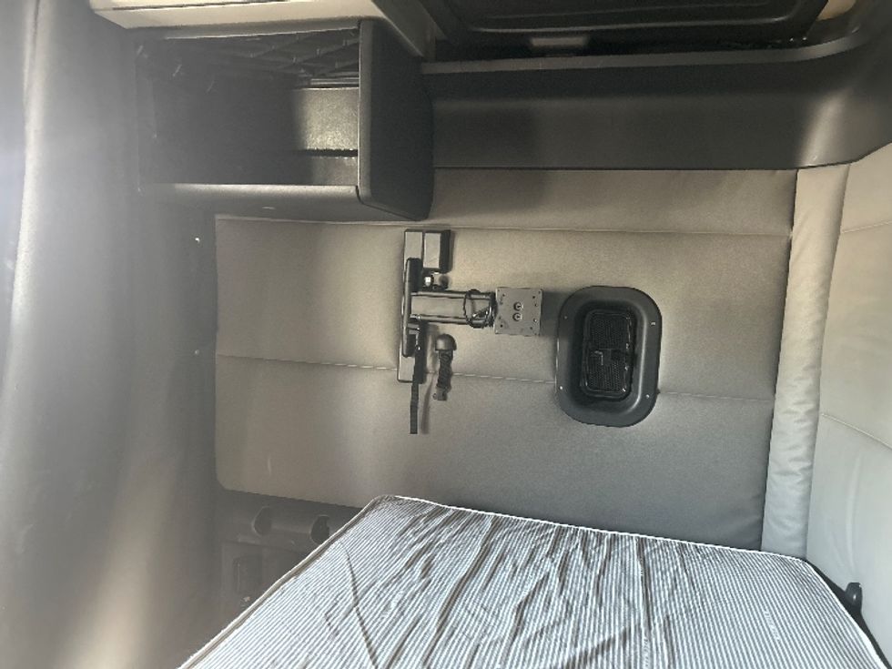 Sleeper Tractor-Heavy Duty Tractors-Freightliner-2021-T12664ST-Sparks-NV-515,549\n\t\tmiles-$ 70,500 - Image 19