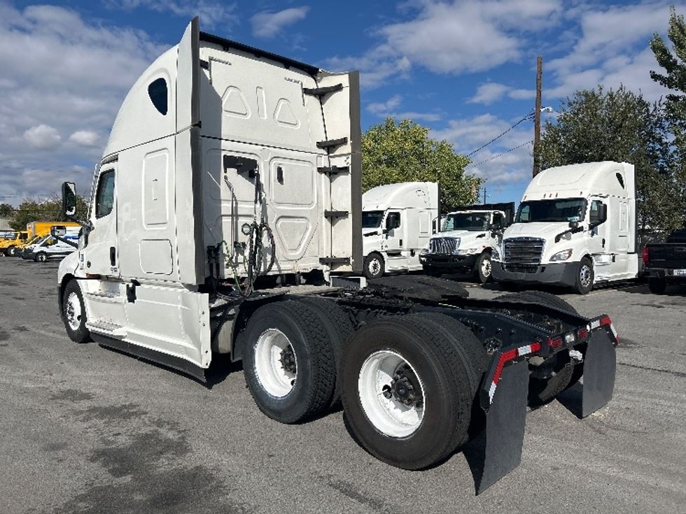 Sleeper Tractor-Heavy Duty Tractors-Freightliner-2021-T12664ST-Sparks-NV-515,549\n\t\tmiles-$ 70,500 - Image 5