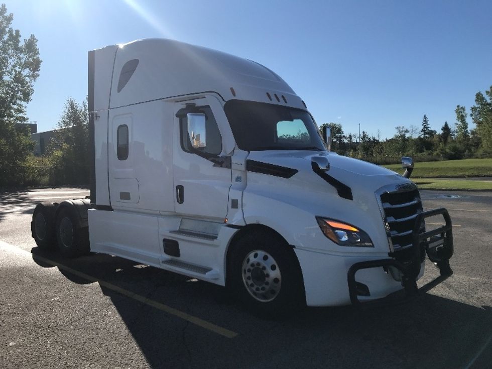 Sleeper Tractor-Heavy Duty Tractors-Freightliner-2021-T12664ST-Ste-Foy-PQ-594,443\n\t\tkm-$ 98,500 - Image 1