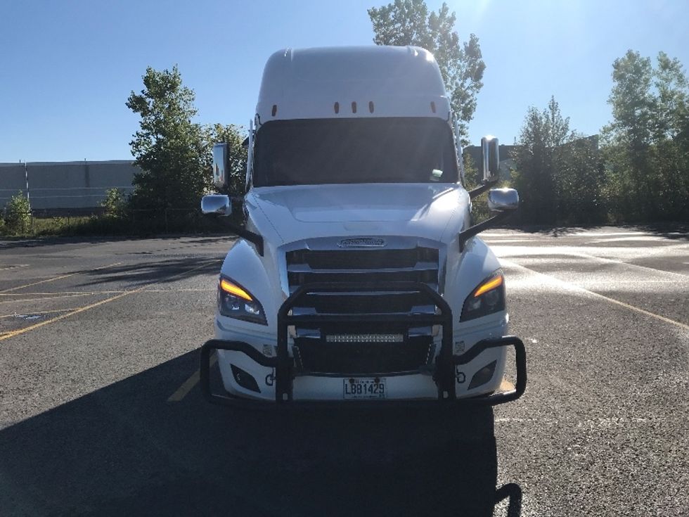 Sleeper Tractor-Heavy Duty Tractors-Freightliner-2021-T12664ST-Ste-Foy-PQ-594,443\n\t\tkm-$ 98,500 - Image 2