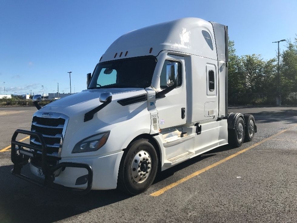 Sleeper Tractor-Heavy Duty Tractors-Freightliner-2021-T12664ST-Ste-Foy-PQ-594,443\n\t\tkm-$ 98,500 - Image 3