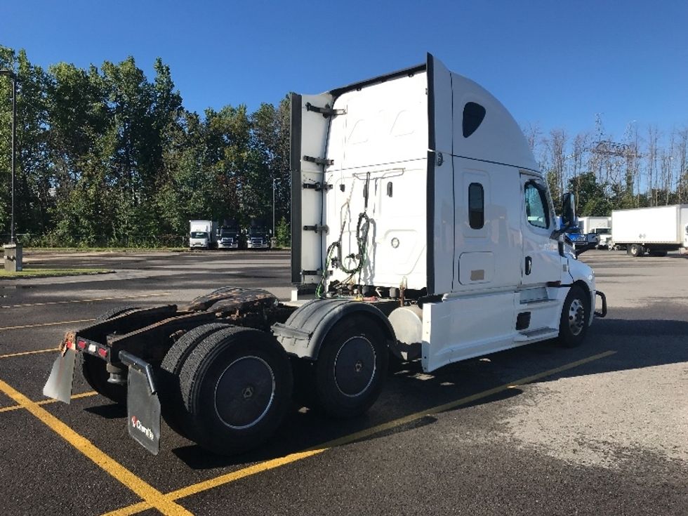 Sleeper Tractor-Heavy Duty Tractors-Freightliner-2021-T12664ST-Ste-Foy-PQ-594,443\n\t\tkm-$ 98,500 - Image 7