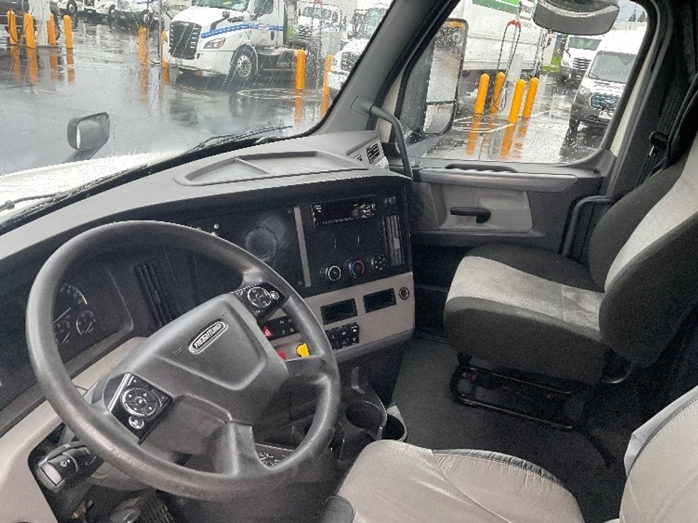 Sleeper Tractor-Heavy Duty Tractors-Freightliner-2021-T12664ST-Stockton-CA-283,222\n\t\tmiles-$ 81,500 - Image 10