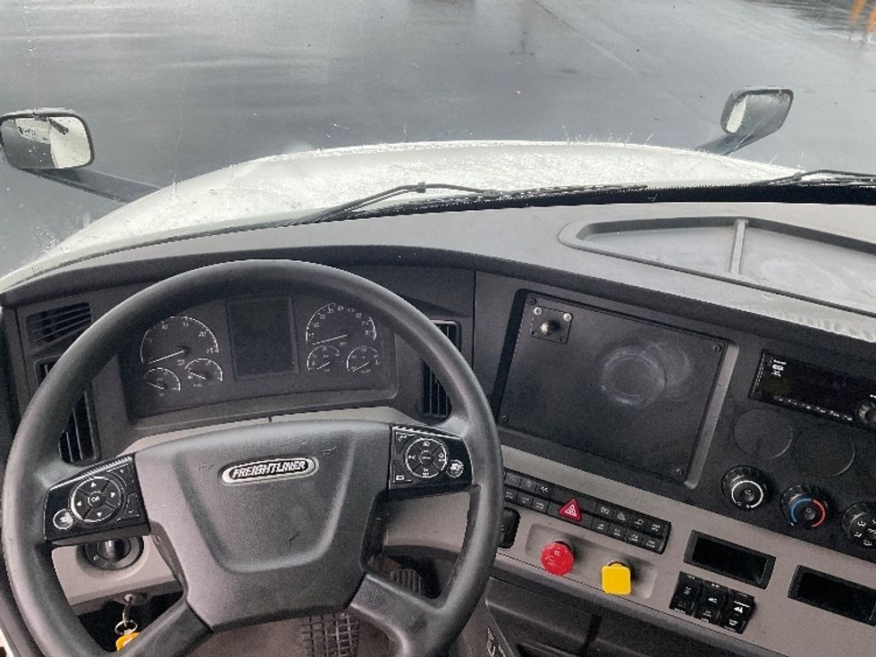 Sleeper Tractor-Heavy Duty Tractors-Freightliner-2021-T12664ST-Stockton-CA-283,222\n\t\tmiles-$ 81,500 - Image 11