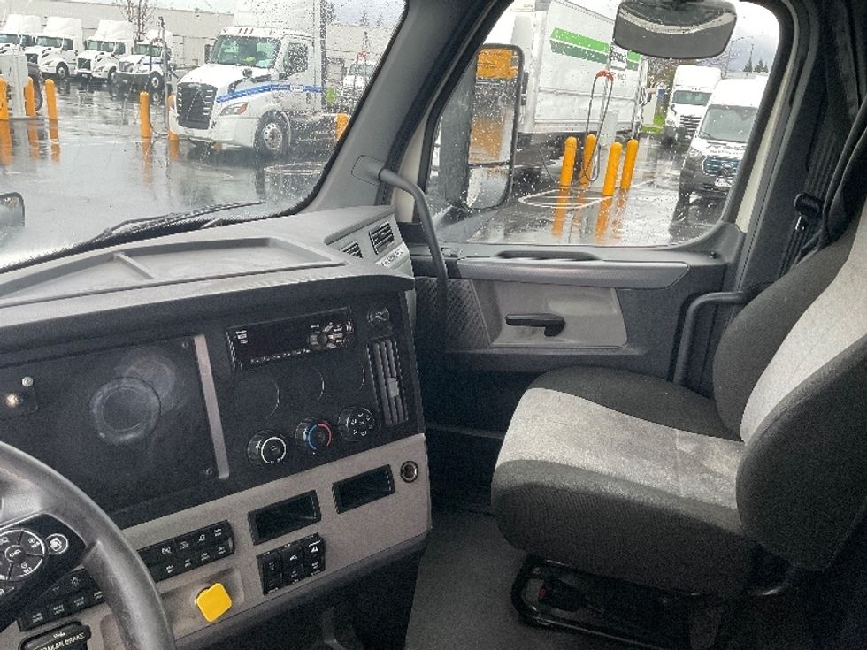 Sleeper Tractor-Heavy Duty Tractors-Freightliner-2021-T12664ST-Stockton-CA-283,222\n\t\tmiles-$ 81,500 - Image 12