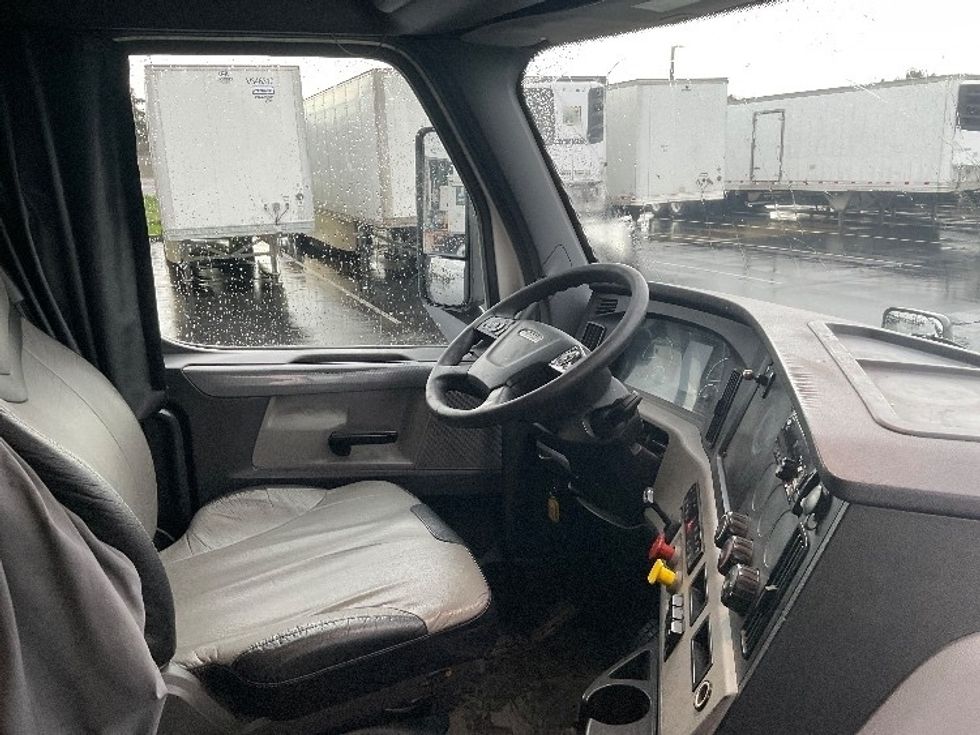 Sleeper Tractor-Heavy Duty Tractors-Freightliner-2021-T12664ST-Stockton-CA-283,222\n\t\tmiles-$ 81,500 - Image 15