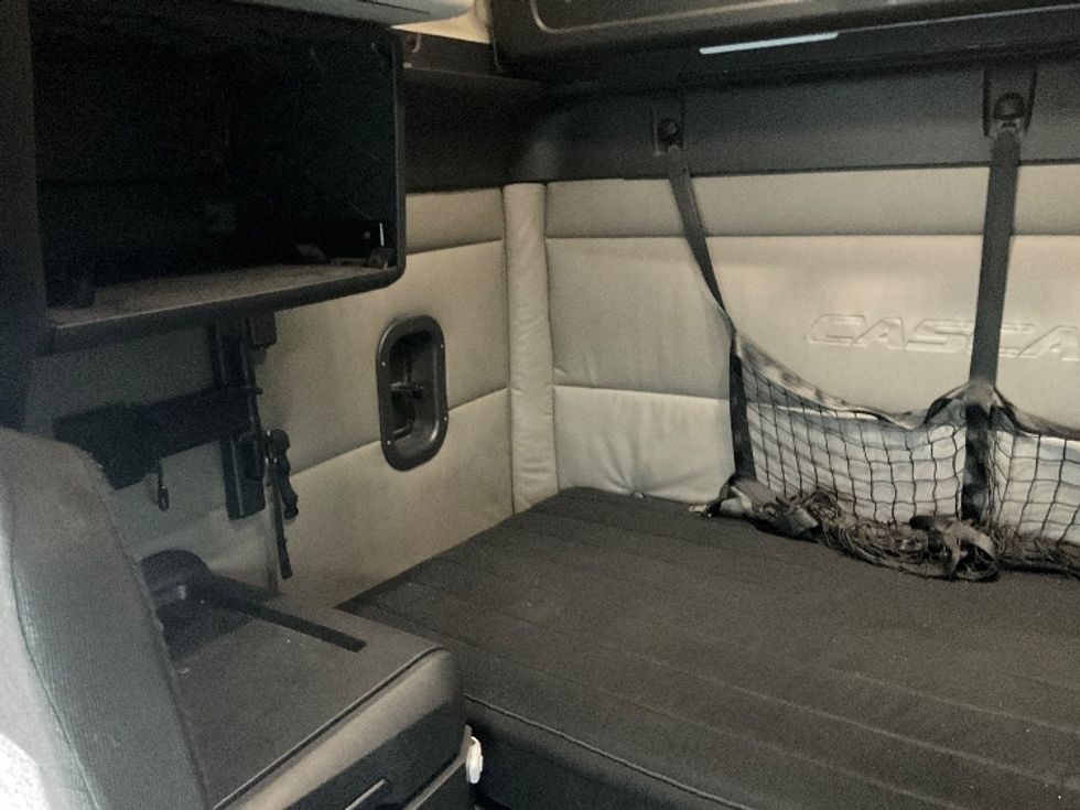 Sleeper Tractor-Heavy Duty Tractors-Freightliner-2021-T12664ST-Stockton-CA-283,222\n\t\tmiles-$ 81,500 - Image 16