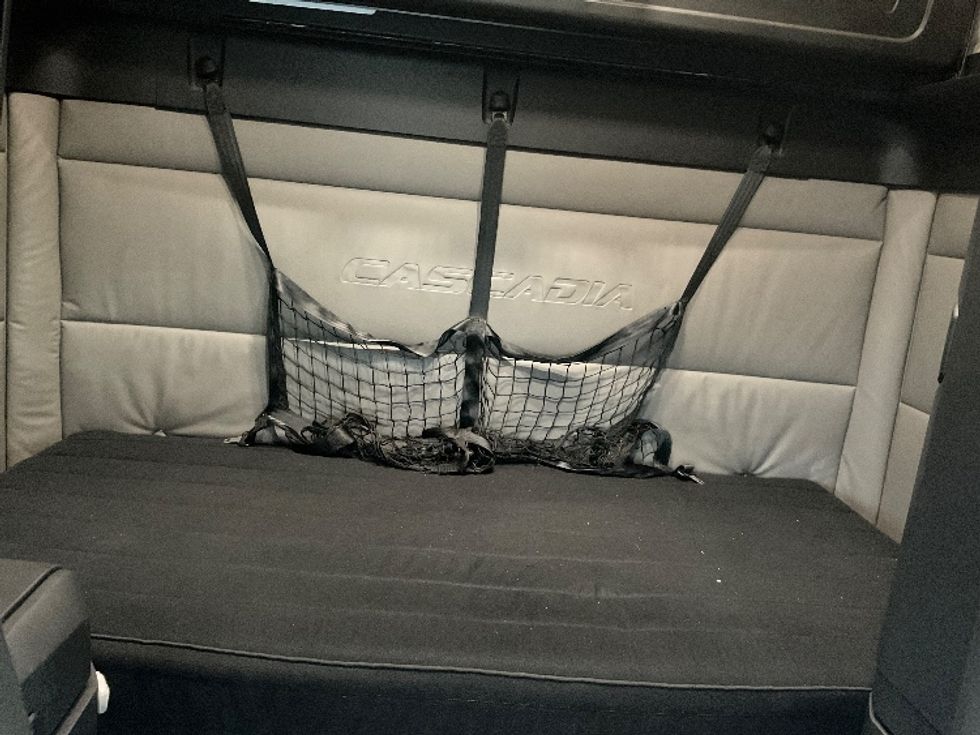 Sleeper Tractor-Heavy Duty Tractors-Freightliner-2021-T12664ST-Stockton-CA-283,222\n\t\tmiles-$ 81,500 - Image 17